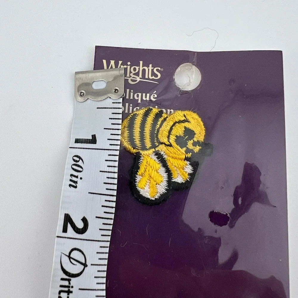 Wrights Bee Appliqué Set‎ Yellow Black Sew-On Embroidered Bees (2)